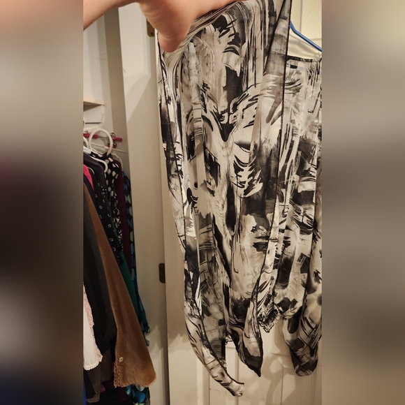 (L) Tunic with flowy sleeves - Picture 3 of 3